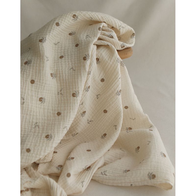 Aïna - Double gaze coton BIO motif fond écru camel Aïna - Double gaze coton BIO motif fond écru camel