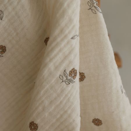 Aïna - Double gaze coton BIO motif fond écru camel Aïna - Double gaze coton BIO motif fond écru camel