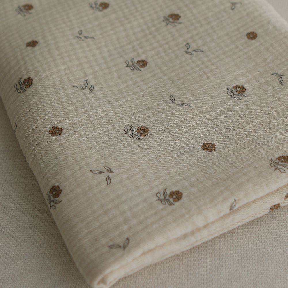 Aïna - Double gaze coton BIO motif fond écru camel Aïna - Double gaze coton BIO motif fond écru camel