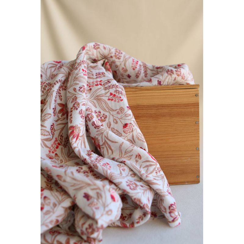 Jaya - Double gaze de coton fond écru motif fleuri Jaya - Double gaze de coton fond écru motif fleuri