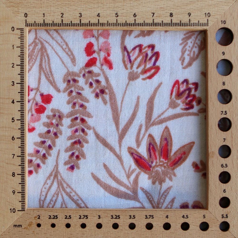 Jaya - Double gaze de coton fond écru motif fleuri Jaya - Double gaze de coton fond écru motif fleuri