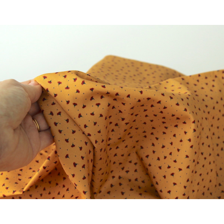 Tissu sergé / twill de coton organique imprimé fond moutarde x1m Tissu sergé / twill de coton organique imprimé fond moutarde x1m