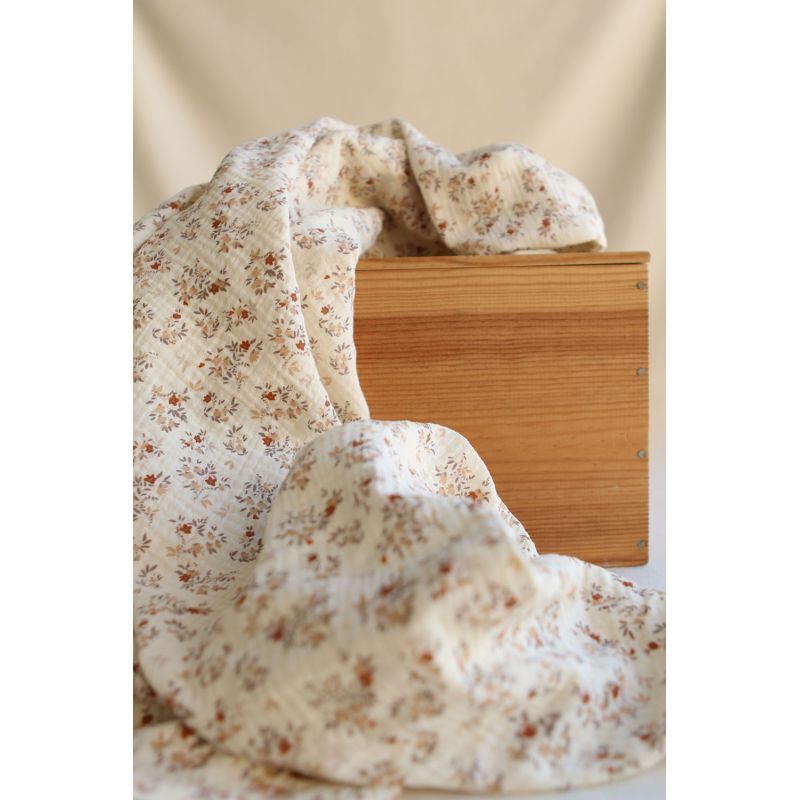 Namra - Double gaze de coton fond écru motif fleuri Namra - Double gaze de coton fond écru motif fleuri