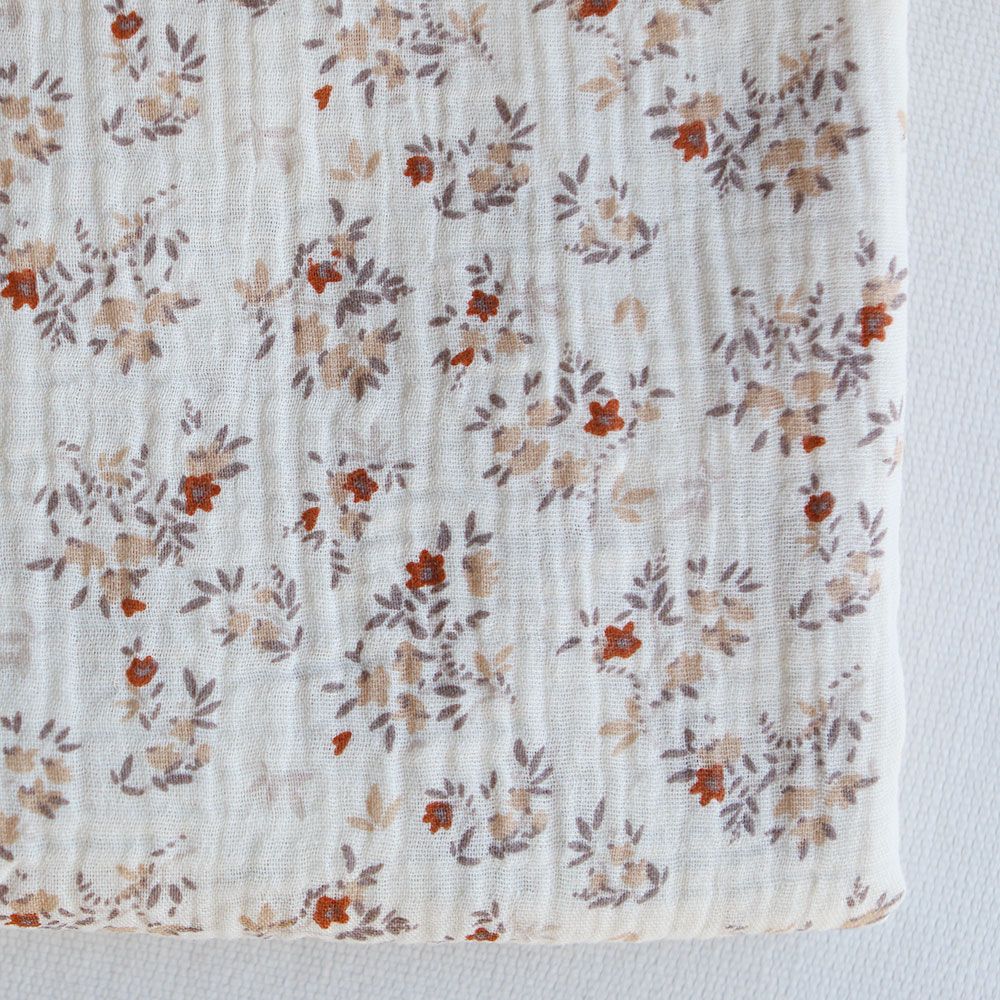 Namra - Double gaze de coton fond écru motif fleuri Namra - Double gaze de coton fond écru motif fleuri
