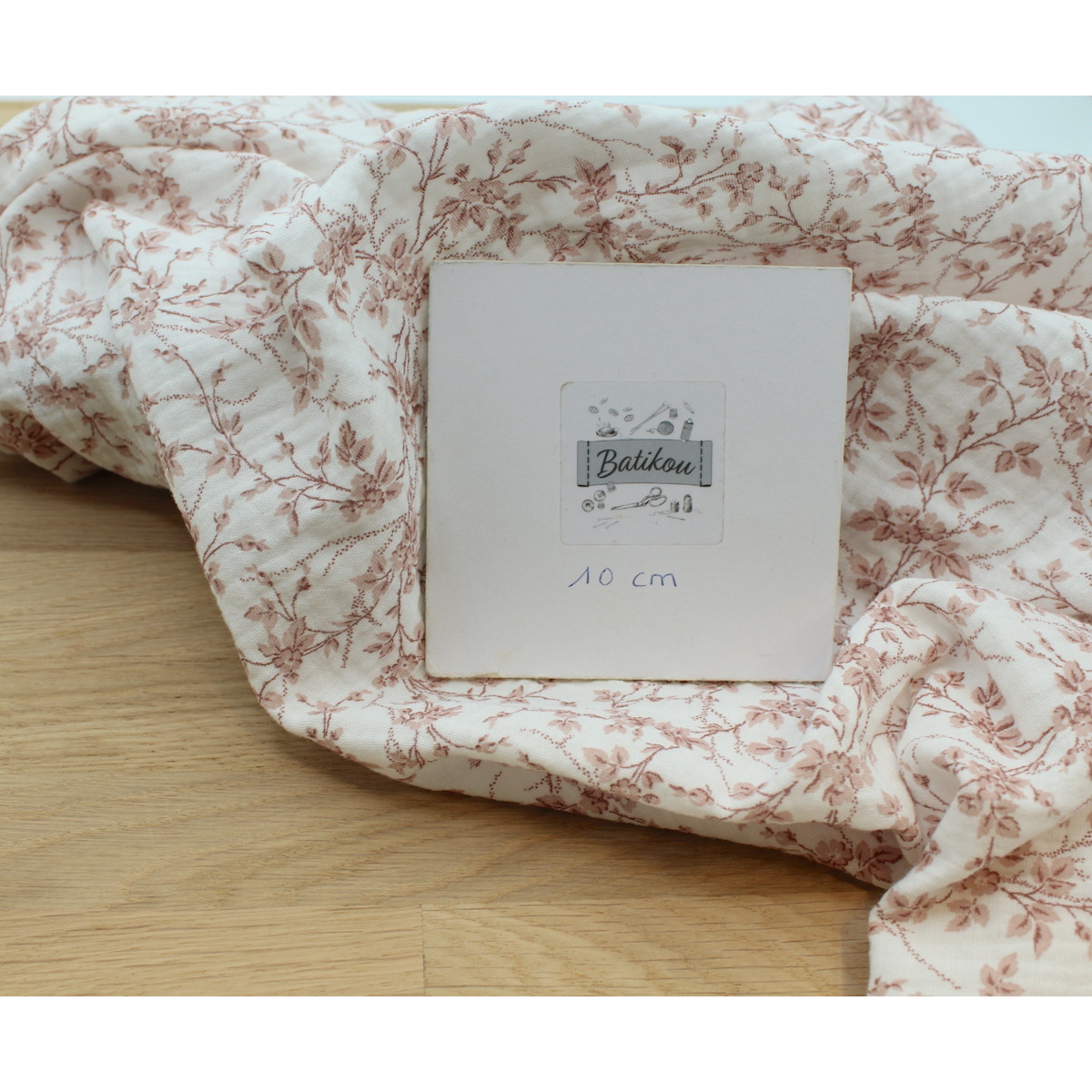 Adele - Double gaze de coton BIO motif fleuri vieux rose Adele - Double gaze de coton BIO motif fleuri vieux rose