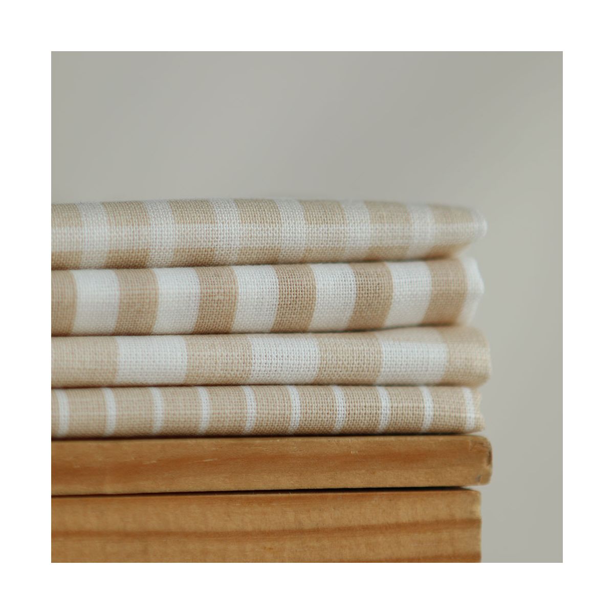 Paul - Tissu lin coton quadrillage 6mm blanc lait et beige Paul - Tissu lin coton quadrillage 6mm blanc lait et beige