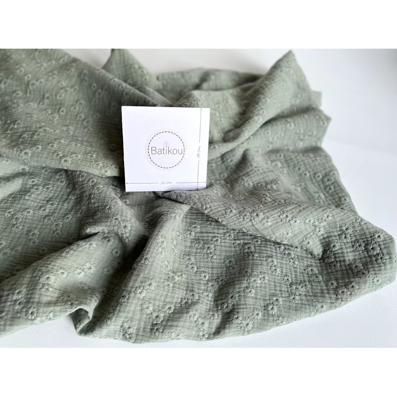 Double gaze de coton Esmée brodée coloris vert de gris Qualité Oeko-tex - 4 Double gaze de coton Esmée brodée coloris vert de gris Qualité Oeko-tex - 4