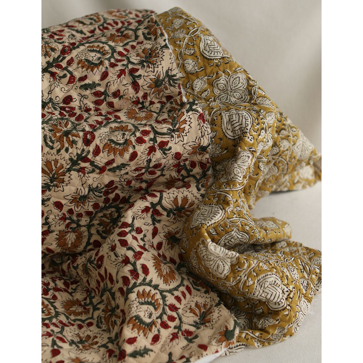 Nisha & Sita - Tissu indien matelassé double face coton hand block teal largeur 100cm Nisha & Sita - Tissu indien matelassé double face coton hand block teal largeur 100cm