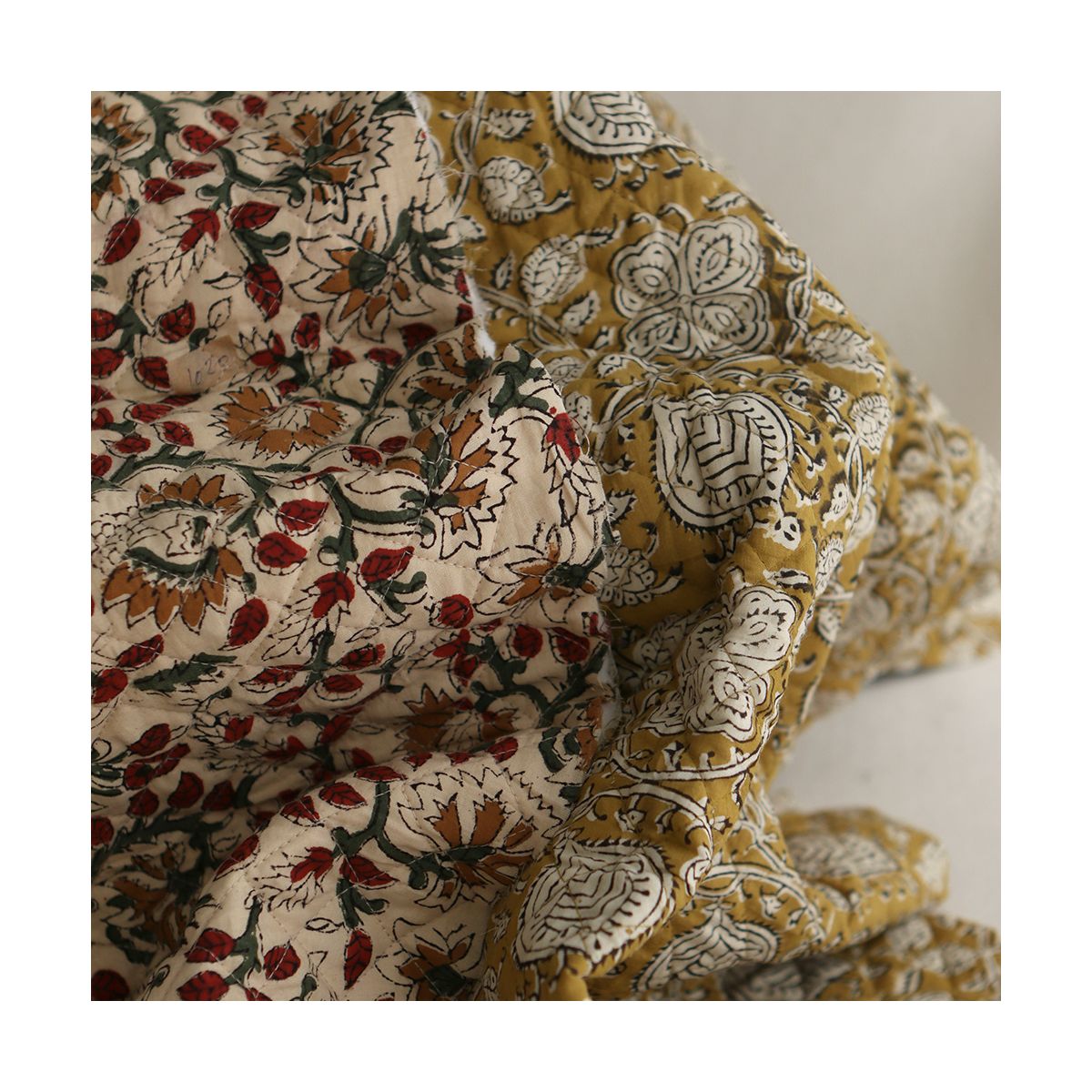 Nisha & Sita - Tissu indien matelassé double face coton hand block teal largeur 100cm Nisha & Sita - Tissu indien matelassé double face coton hand block teal largeur 100cm