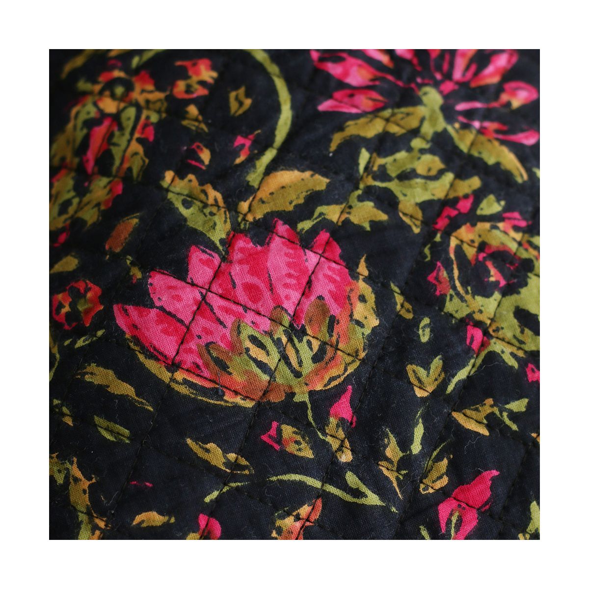 copy of Tissu indien matelassé double face coton hand block largeur 100cm copy of Tissu indien matelassé double face coton hand block largeur 100cm