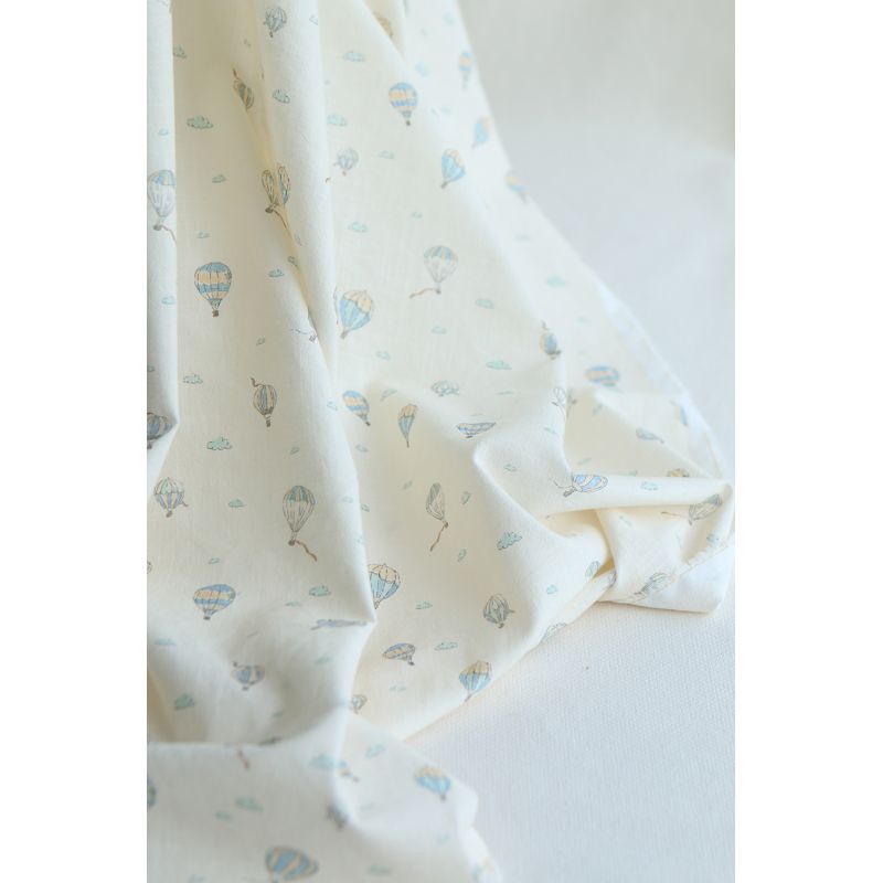 Fergusson - Coton lavé bio coloris vanille motif montgolfière Fergusson - Coton lavé bio coloris vanille motif montgolfière