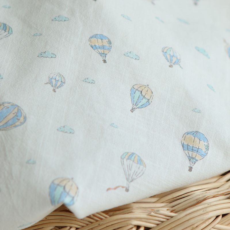 Fergusson - Coton lavé bio coloris vanille motif montgolfière Fergusson - Coton lavé bio coloris vanille motif montgolfière