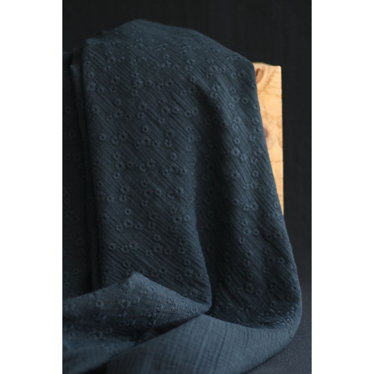 Esmée - Double gaze de coton brodée coloris noir Esmée - Double gaze de coton brodée coloris noir