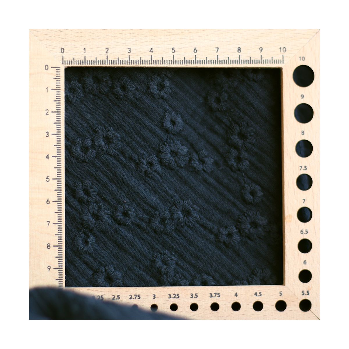 Esmée - Double gaze de coton brodée coloris noir Esmée - Double gaze de coton brodée coloris noir