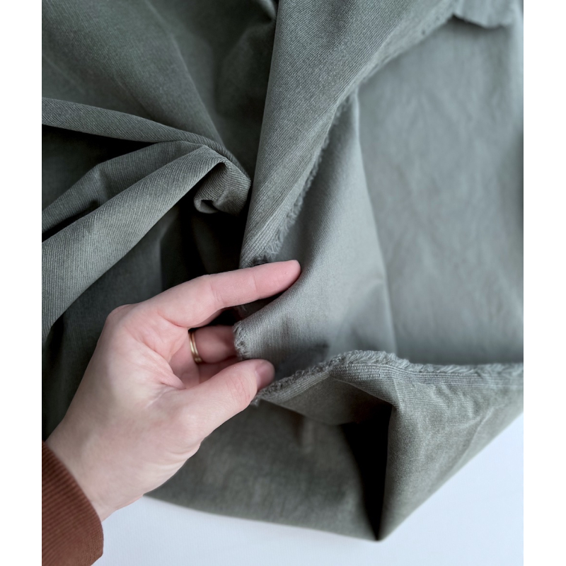 Velours milleraies stretch coton coloris vert sauge Batikou - 4 Velours milleraies stretch coton coloris vert sauge Batikou - 4