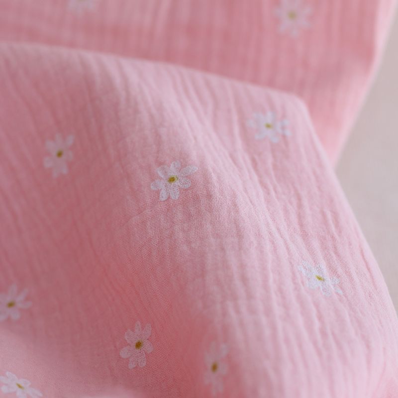 Daisy - Double gaze de coton marguerites fond rose Daisy - Double gaze de coton marguerites fond rose