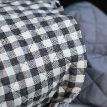 Tissu matelassé Charles coton gratté organique vichy écru et gris Tissu matelassé Charles coton gratté organique vichy écru et gris