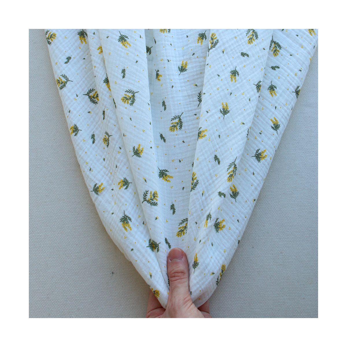 Mimosa - Double gaze coton BIO Exclusif blanc motif mimosa allégé Mimosa - Double gaze coton BIO Exclusif blanc motif mimosa allégé