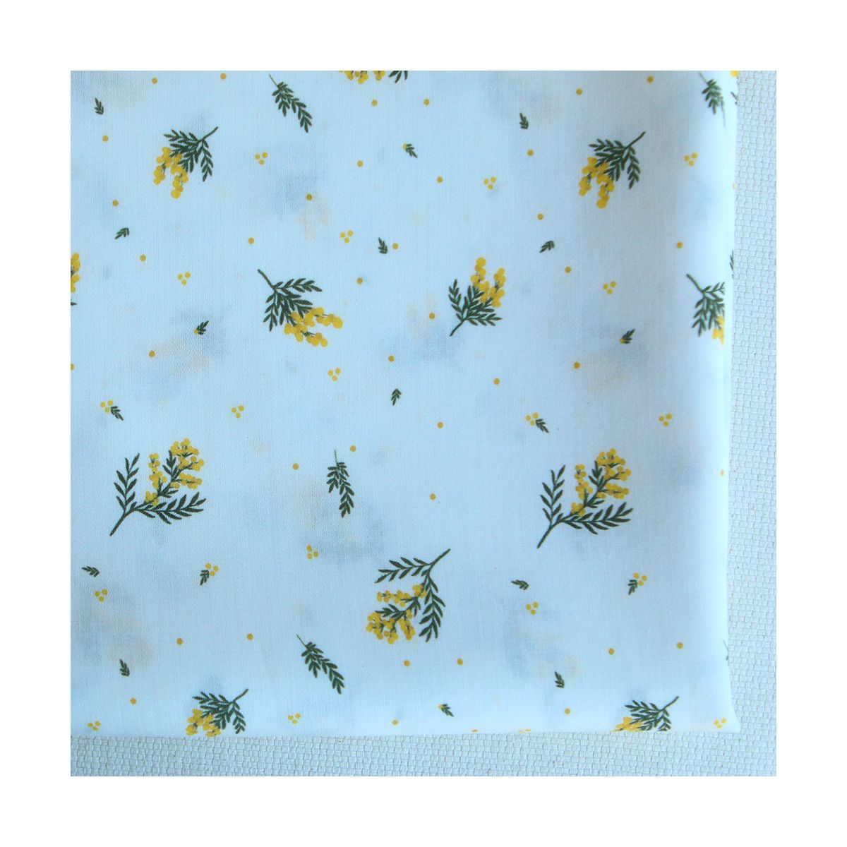 Mimosa - Batiste de coton douce à imprimé exclusif mimosa allégé Mimosa - Batiste de coton douce à imprimé exclusif mimosa allégé