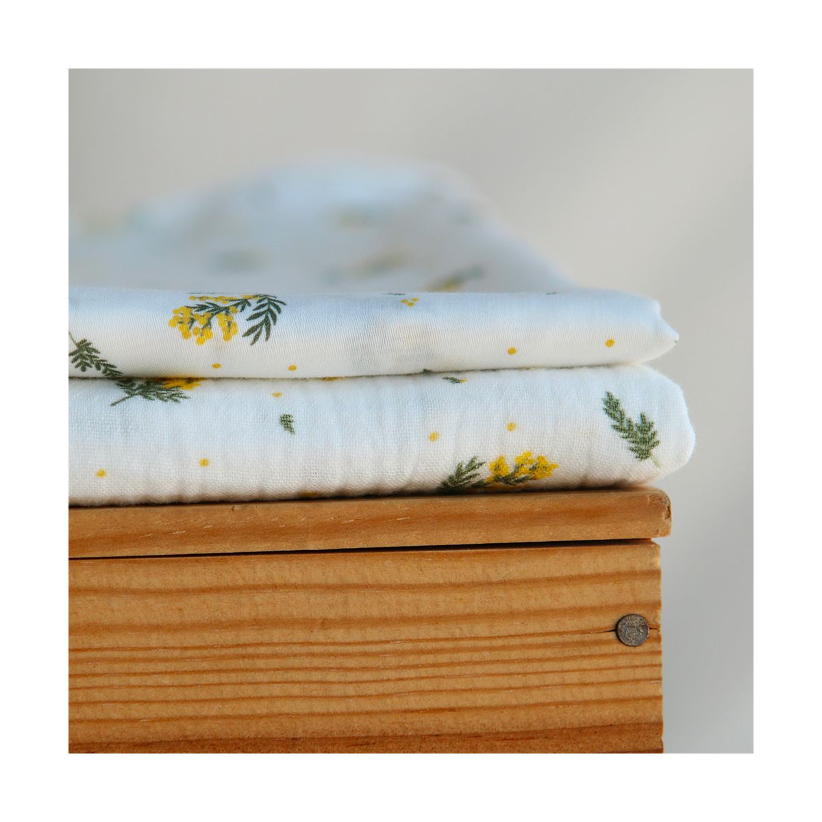 Mimosa - Batiste de coton douce à imprimé exclusif mimosa allégé Mimosa - Batiste de coton douce à imprimé exclusif mimosa allégé