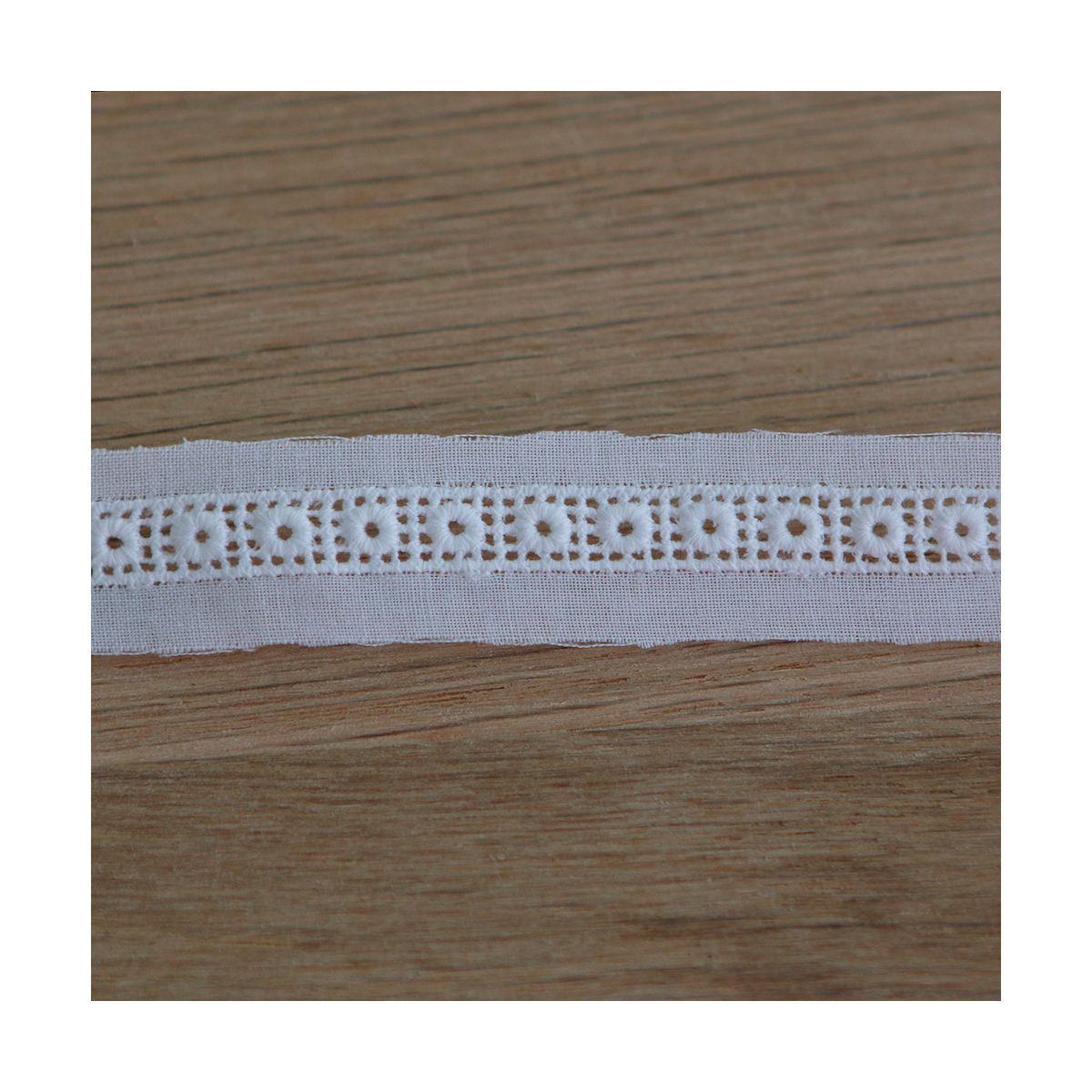 Galon coton broderie blanc entredeux 17mm x1m Galon coton broderie blanc entredeux 17mm x1m