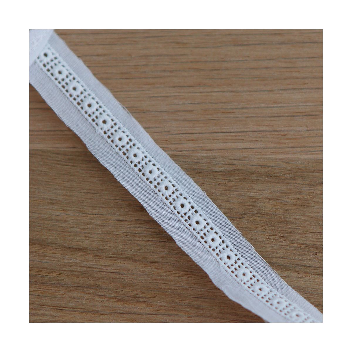 Galon coton broderie blanc entredeux 17mm x1m Galon coton broderie blanc entredeux 17mm x1m
