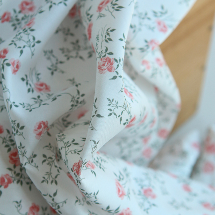 Marcelle - Batiste de coton douce à imprimé exclusif fleuri vert et rose