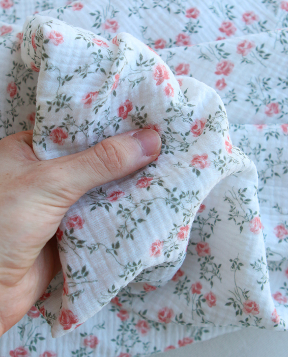 Marcelle - Double gaze coton BIO Exclusif blanc motif fleuri vert et rose