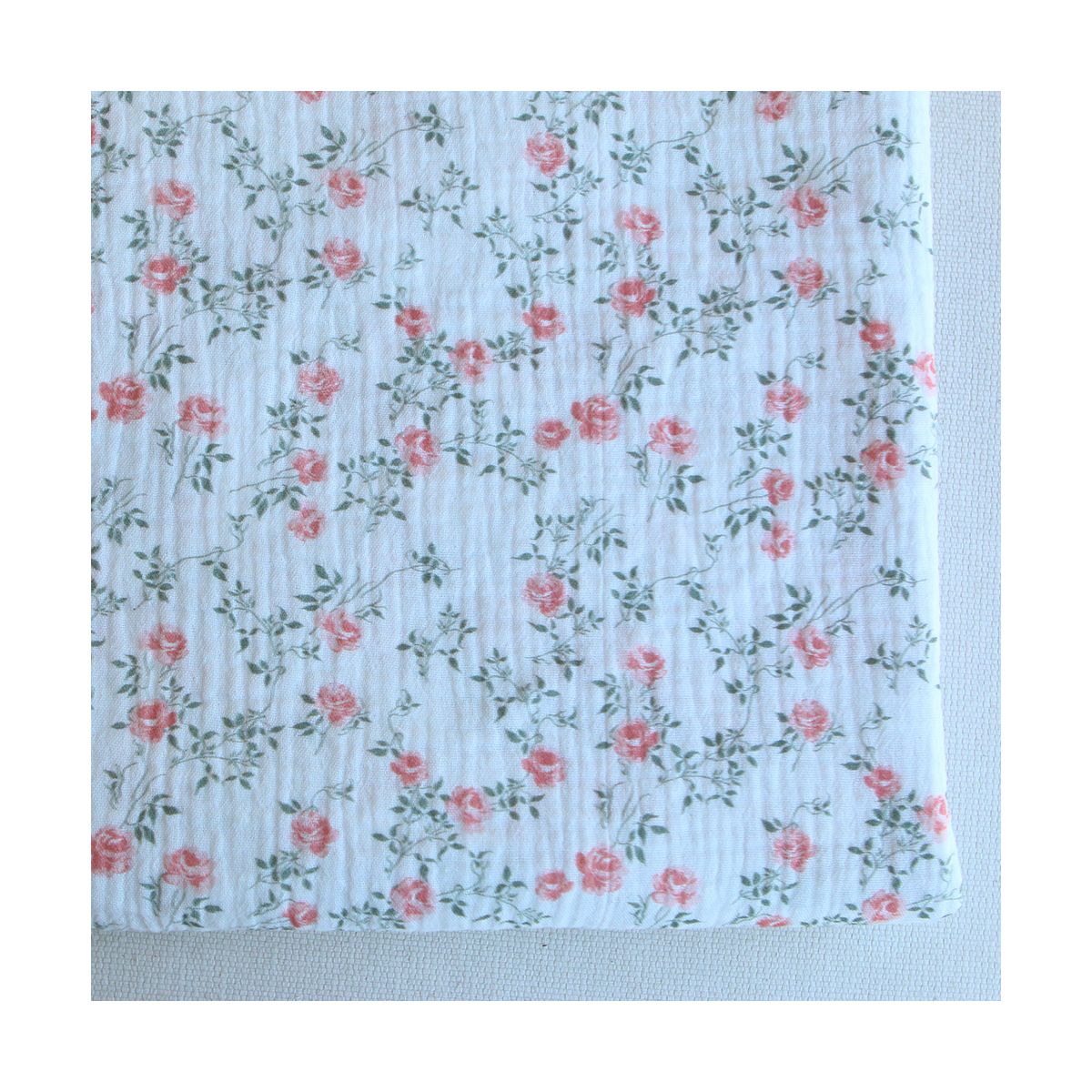 Marcelle - Double gaze coton BIO Exclusif blanc motif fleuri vert et rose Marcelle - Double gaze coton BIO Exclusif blanc motif fleuri vert et rose