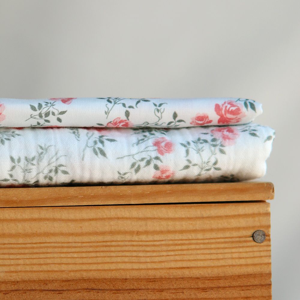 Marcelle - Double gaze coton BIO Exclusif blanc motif fleuri vert et rose