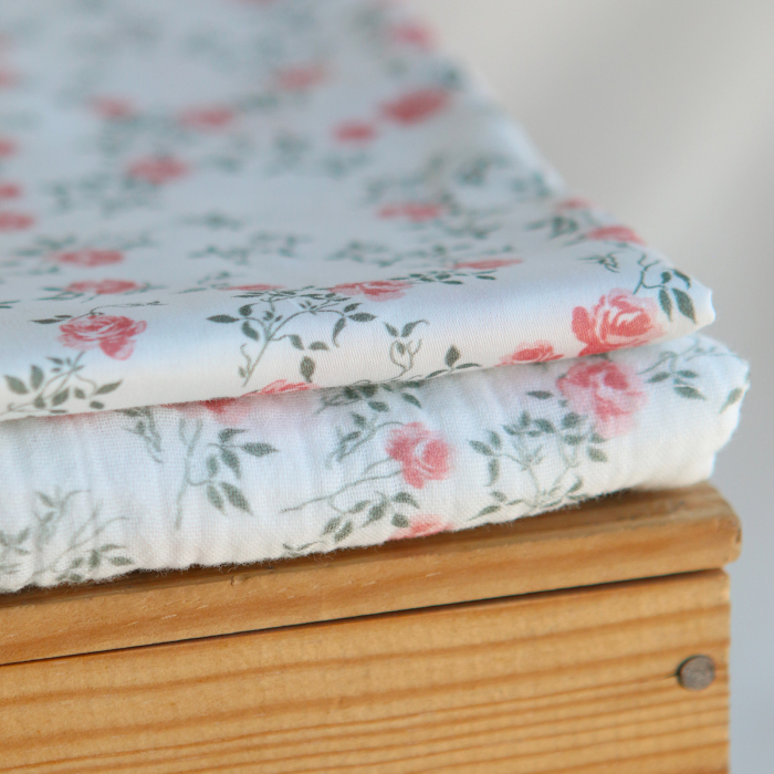 Marcelle - Double gaze coton BIO Exclusif blanc motif fleuri vert et rose