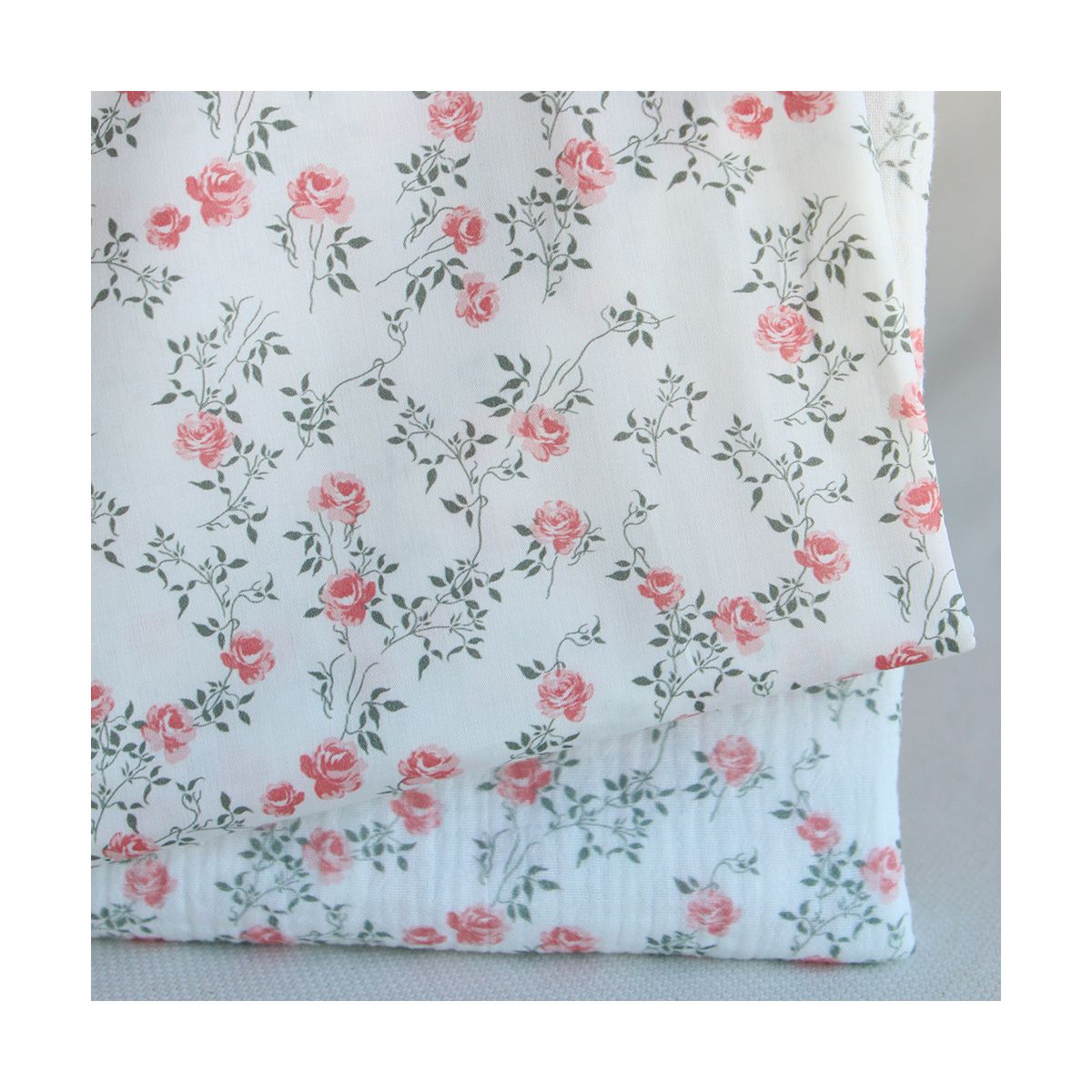 Marcelle - Double gaze coton BIO Exclusif blanc motif fleuri vert et rose Marcelle - Double gaze coton BIO Exclusif blanc motif fleuri vert et rose