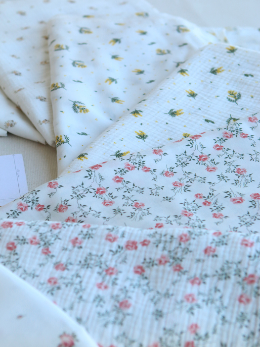 Marcelle - Double gaze coton BIO Exclusif blanc motif fleuri vert et rose