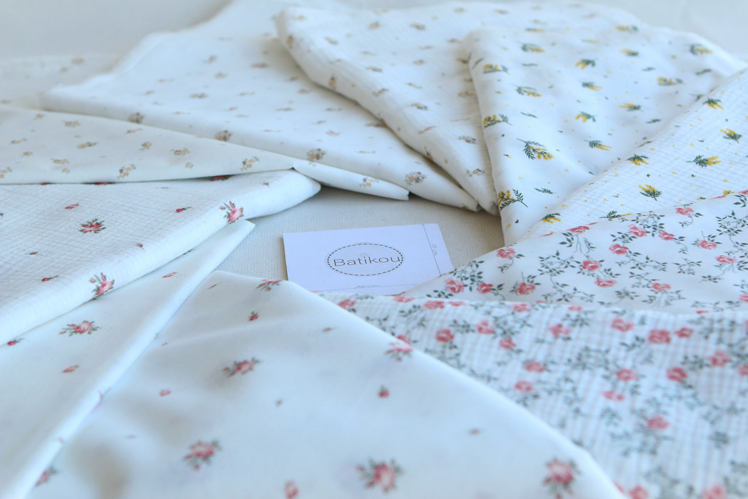 Marcelle - Double gaze coton BIO Exclusif blanc motif fleuri vert et rose