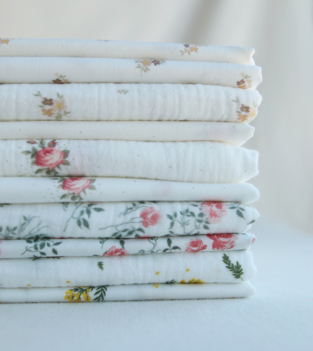 Marcelle - Double gaze coton BIO Exclusif blanc motif fleuri vert et rose