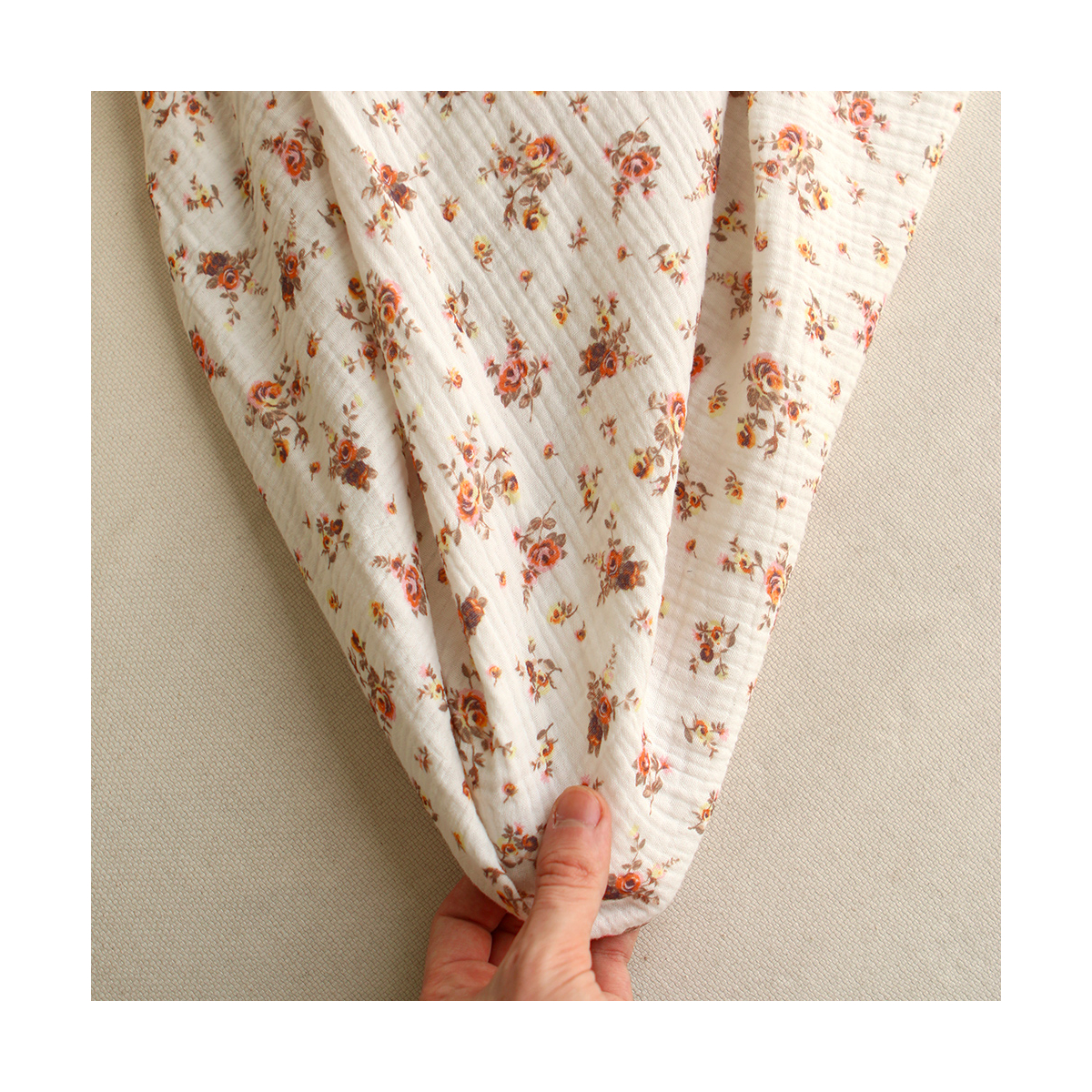 Nina - Double gaze de coton BIO motif exclusif Nina - Double gaze de coton BIO motif exclusif