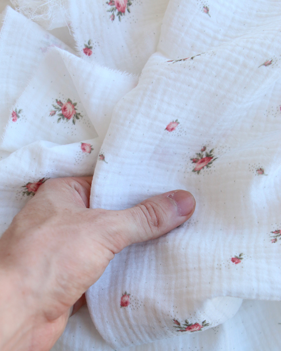 Christine - Double gaze coton BIO Exclusif blanc motif fleuri vert et rose