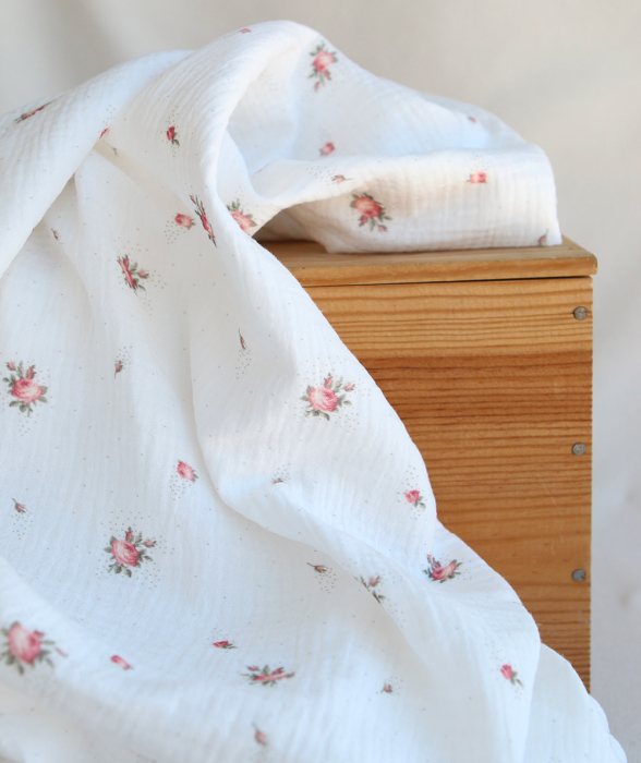 Christine - Double gaze coton BIO Exclusif blanc motif fleuri vert et rose