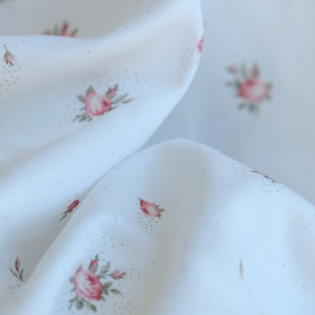 Christine - Batiste de coton douce à imprimé exclusif fleuri vert et rose Christine - Batiste de coton douce à imprimé exclusif fleuri vert et rose