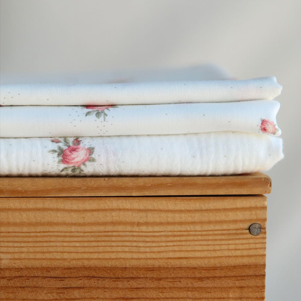 Christine - Batiste de coton douce à imprimé exclusif fleuri vert et rose