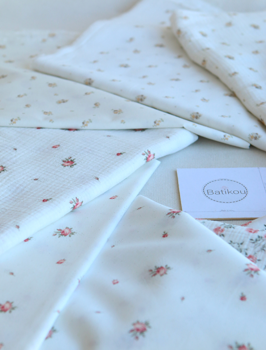 Christine - Batiste de coton douce à imprimé exclusif fleuri vert et rose