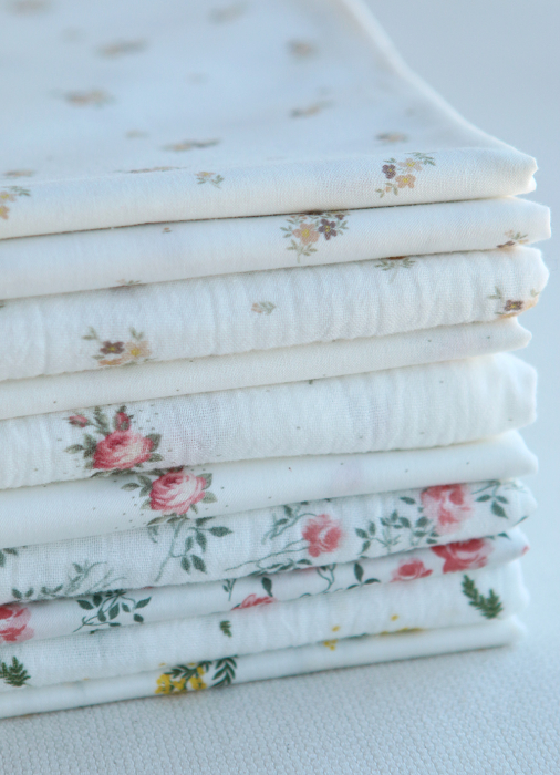 Christine - Popeline douce coton BIO organique fond blanc exclusif vert et rose