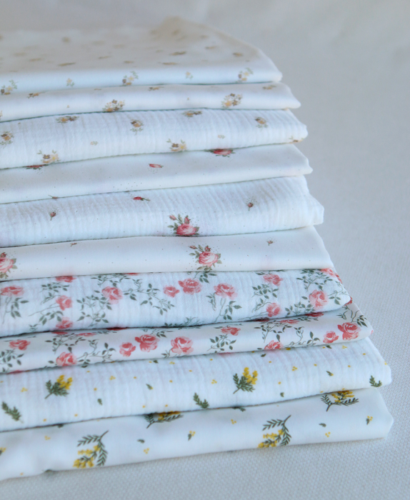 Laure - Popeline douce coton BIO organique fond blanc exclusif fleuri nature