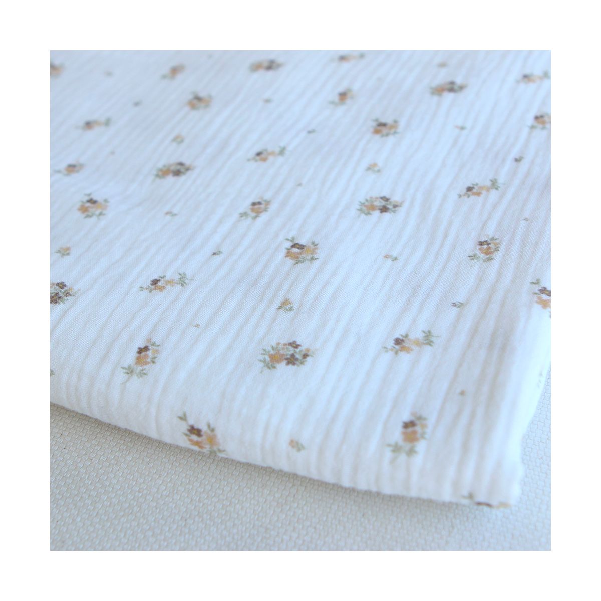 Laure - Double gaze coton BIO Exclusif blanc motif fleuri nature Laure - Double gaze coton BIO Exclusif blanc motif fleuri nature