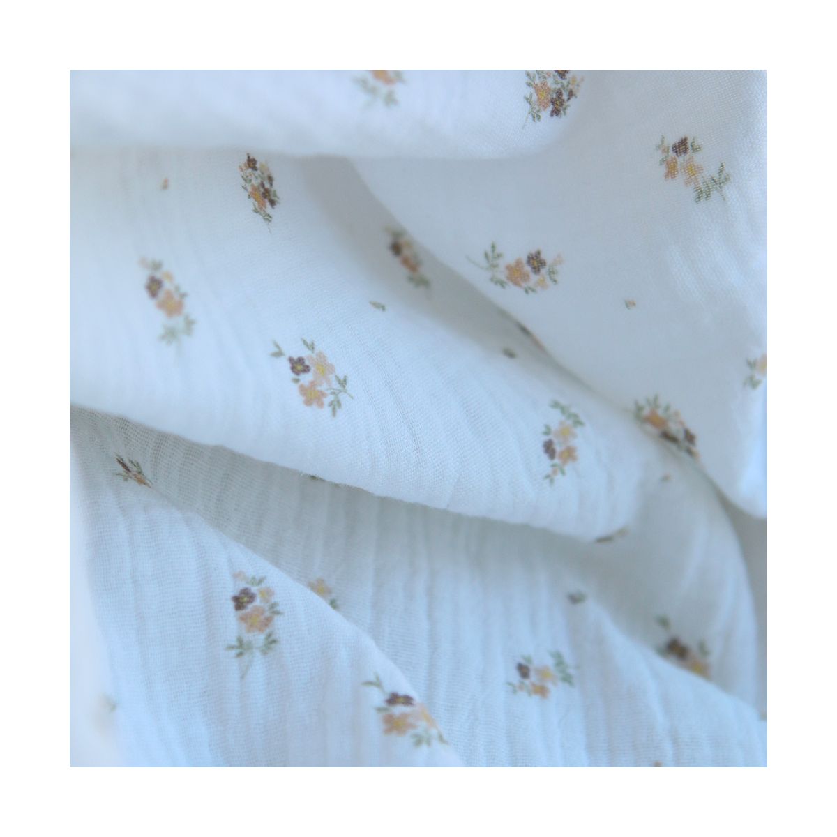 Laure - Double gaze coton BIO Exclusif blanc motif fleuri nature Laure - Double gaze coton BIO Exclusif blanc motif fleuri nature