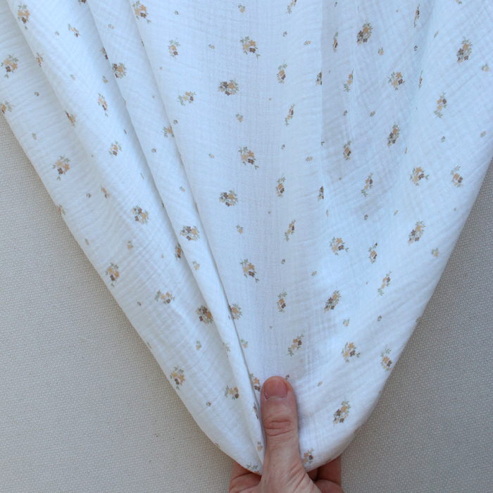 Laure - Double gaze coton BIO Exclusif blanc motif fleuri nature