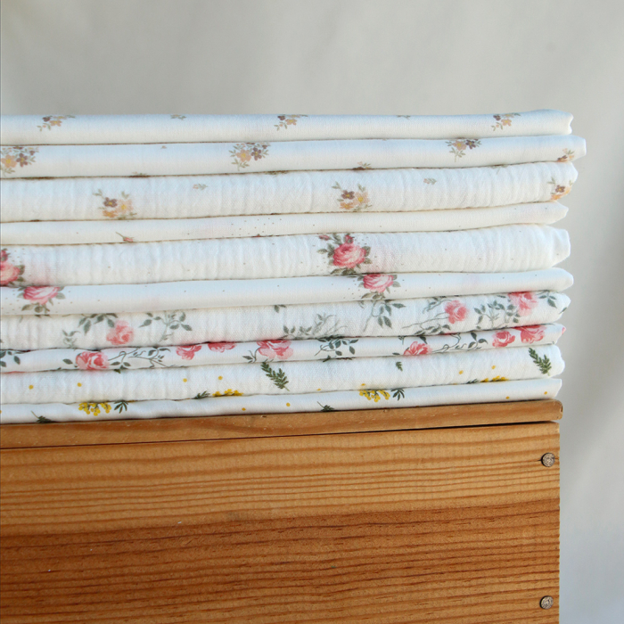 Laure - Batiste de coton douce à imprimé exclusif fleuri nature