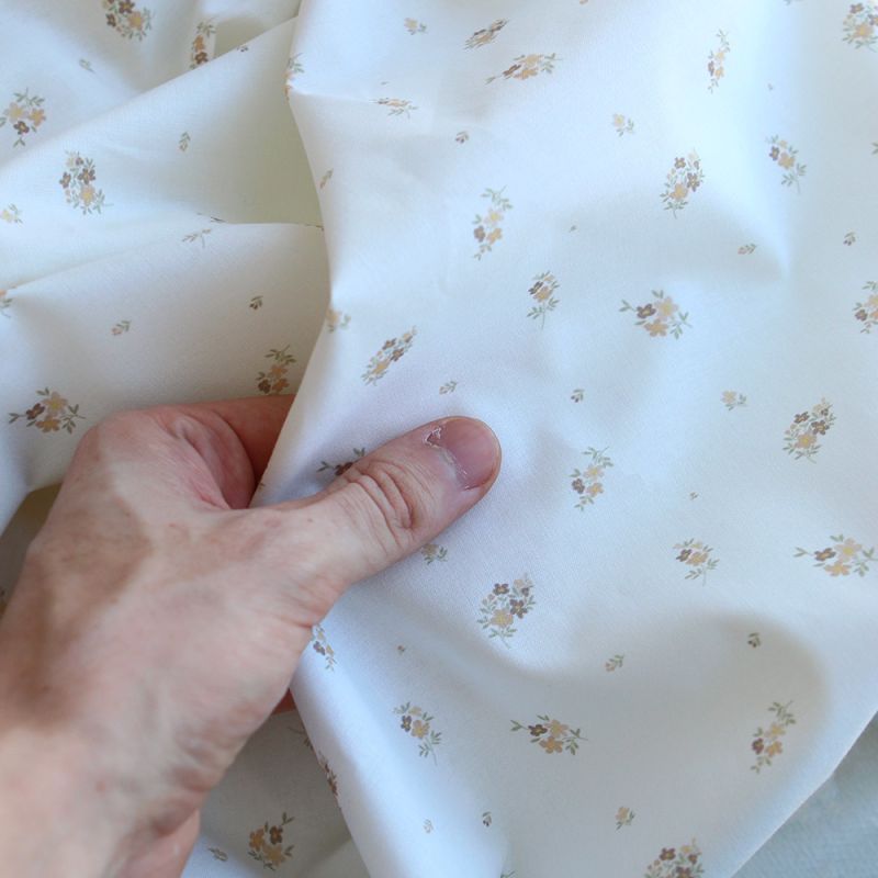 Laure - Popeline douce coton BIO organique fond blanc exclusif fleuri nature