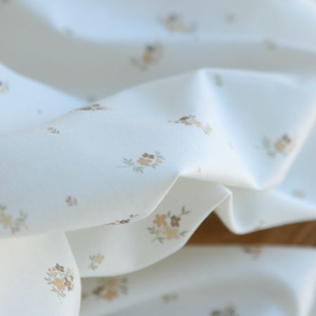 Laure - Popeline douce coton BIO organique fond blanc exclusif fleuri nature Laure - Popeline douce coton BIO organique fond blanc exclusif fleuri nature
