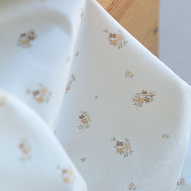 Laure - Popeline douce coton BIO organique fond blanc exclusif fleuri nature